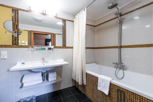 Golden Well - image 3