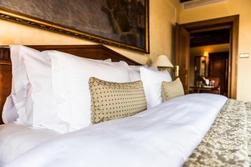 Golden Well - image 5