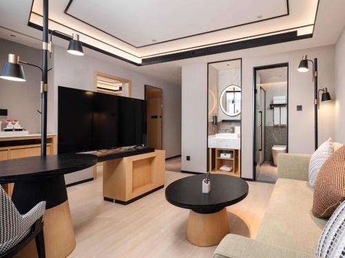 room detail thumbnail 1