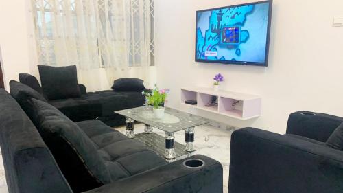 บริการและสิ่งอำนวยความสะดวก, Tropical Oasis in Accra - 2 Bedroom Apartment in แอคครา