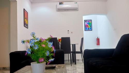 บริการและสิ่งอำนวยความสะดวก, Tropical Oasis in Accra - 2 Bedroom Apartment in แอคครา