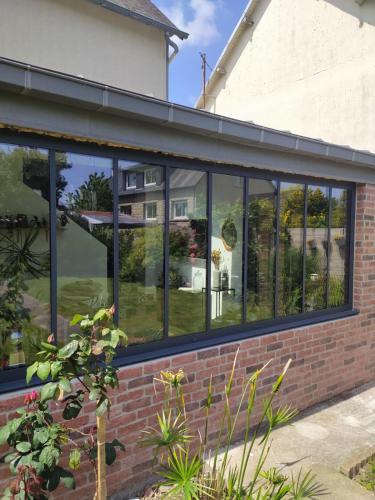 Maison de ville entièrement rénovée avec jardin