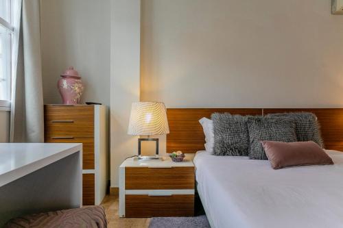 Stunning Clerigos Duplex apartment in the heart of Porto - image 3
