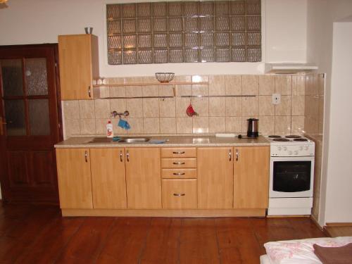 Apartment (4 Adults) image 6