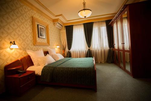 Bucharest Comfort Suites Hotel - image 5
