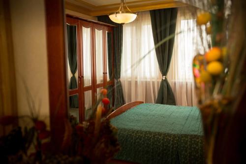 Bucharest Comfort Suites Hotel - image 12