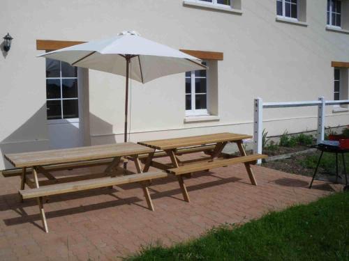 balcon/terasă, grand gîte à la campagne (grand gite a la campagne) in La Ferte-Frenel