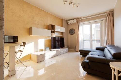 Niguarda Bright Apartment w/ Balcony, Mediolan