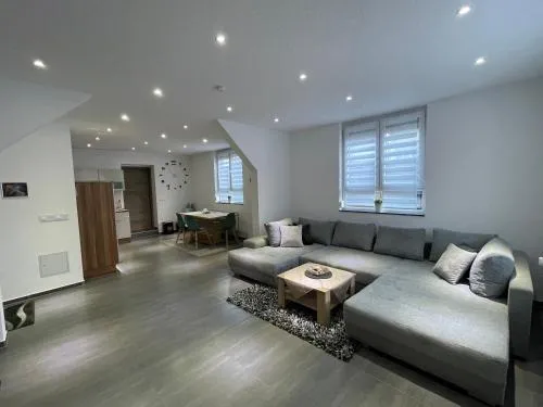Maria's Ferienwohnung - Modernität trifft Eleganz in Dettingen an der Erms, Deutschland