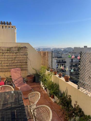 Appart 60 m2 avec terrasse 35m2 séjour sud et 2 vraies chambres gare Saint-Charles - Location saisonnière - Marseille