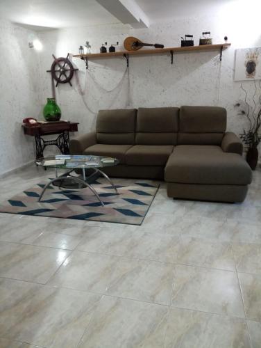 One-Bedroom Apartment image 2