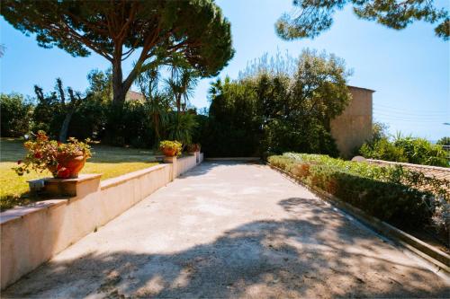 La Villa des Cades avec vue mer et piscine privée sur les hauteurs de Stre-Maxime