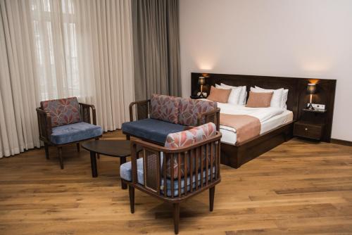 Makmani Hotel Room Type - Suite with Balcony