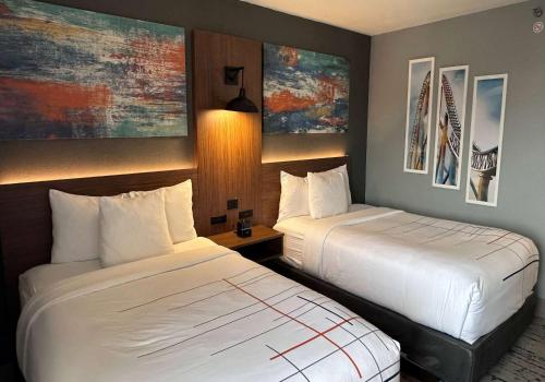 2 double beds