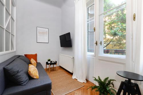 Studio Apartment with Balcony 3