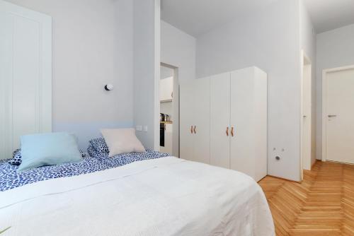 Monochrome Chic Apartments R61, Budapest