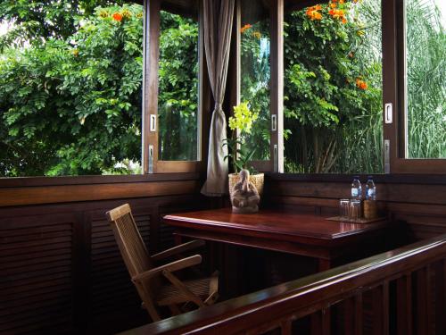 Villa Atas Awan Villa Atas Awan is perfectly located for both business and leisure guests in Bali. Both business travelers and tourists can enjoy the hotels facilities and services. Service-minded staff will welcome
