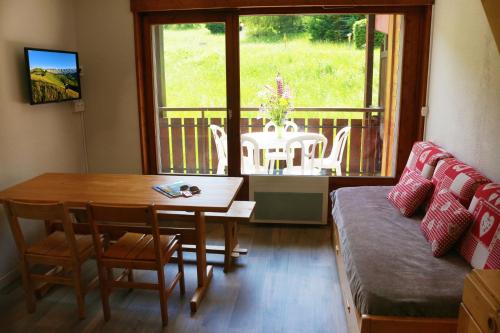 2 bedrooms, 3 beds