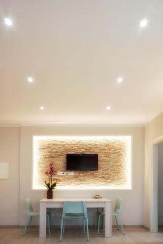 One-Bedroom Apartment with Balcony