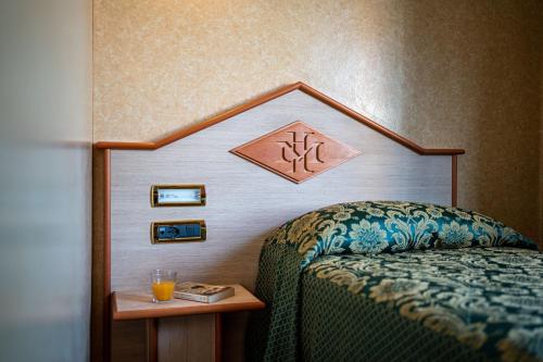 1 twin bed