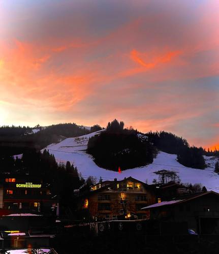Spa, Sport & City Luxury Ski-in Ski-Out Apartment, Kitzbühel