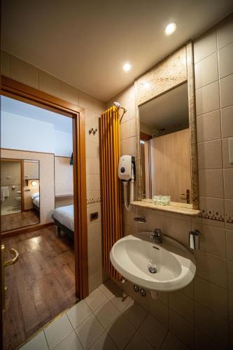 Hotel Mary - image 3