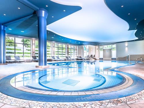 Swimming pool, Steigenberger Hotel Treudelberg Hamburg in Hamburg