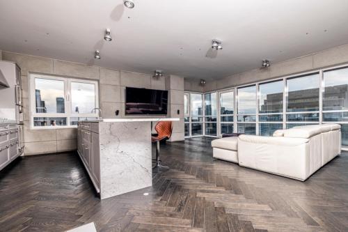 Black Pearl - Amazing City View, 130 Sqm - Warsaw