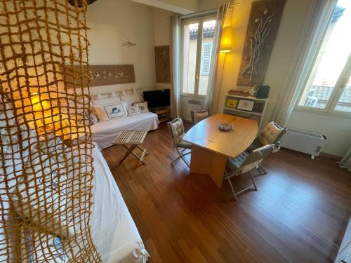 Le Suquet Style IV by Connexion