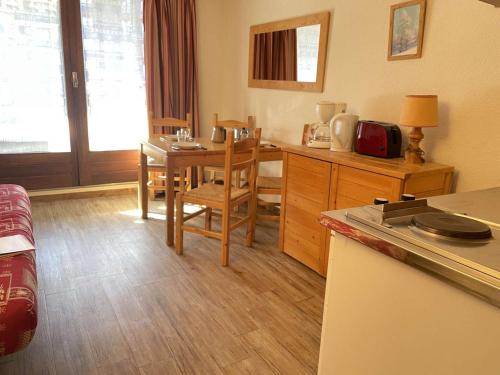. Studio lumineux, 4 couchages, balcon sud, pied de pistes, centre station, casier à ski - FR-1-330-145
