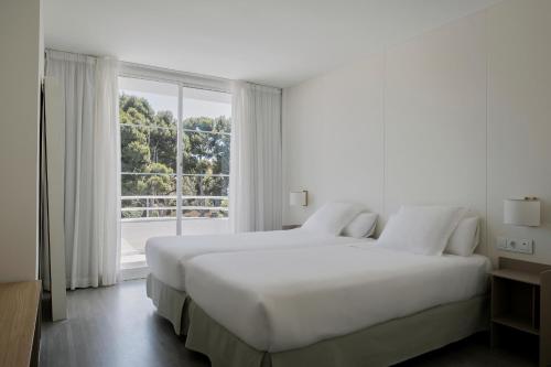 Prinsotel La Pineda Room Type - One-Bedroom Apartment Prinsotel La Pineda Room Type - One-Bedroom Apartment