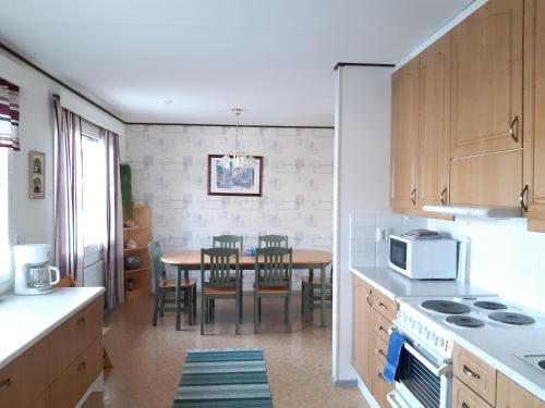 virtuve, ANNA Jeppo Guesthouses in Pietarsaari