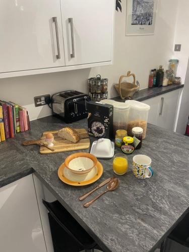 Alimentos e Bebidas, Central Poole spacious room in Edwardian house in Poole Town