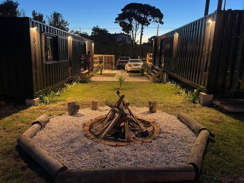 Apart Containers, Acantilados, unidad