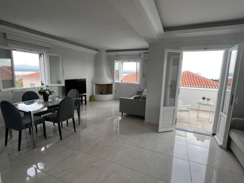 Spetses maisonette 2 bedrooms for 6 persons.