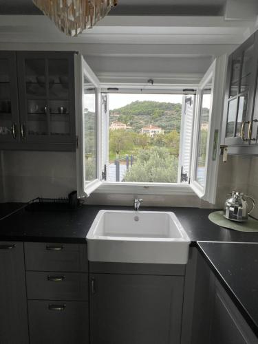 Spetses maisonette 2 bedrooms for 6 persons.