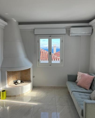 Spetses maisonette 2 bedrooms for 6 persons.