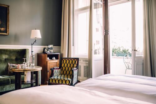 room detail thumbnail 2
