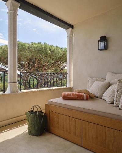 Deluxe Double or Twin Room with Pool Access image 5