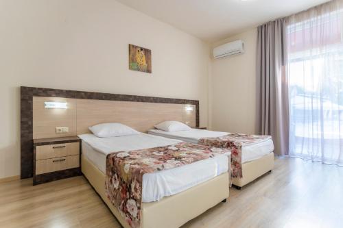 Standard Double or Twin Room with Balcony image 3