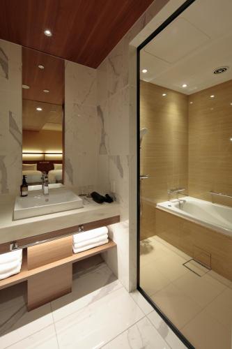 Candeo Hotels Osaka Shinsaibashi Room Type - Triple Room with Sofa Bed - Non-Smoking