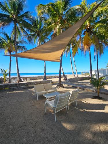 Sunset Surf Villa in La Libertad