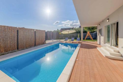 Four-Bedroom Villa image 1