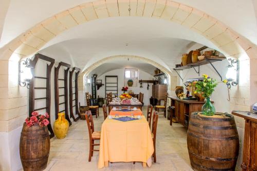 Étterem, B b Masseria Pozzo Tre Pile dates back to the eighteenth century in Stabile