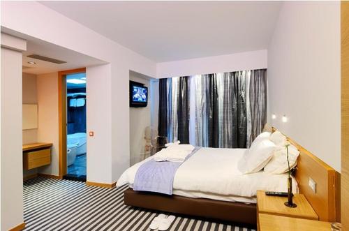 Galaxy City Center Hotel - image 3
