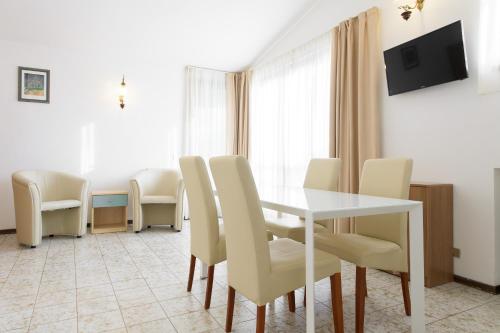 Shared lounge/TV area, Residence Oasi in Limone sul Garda