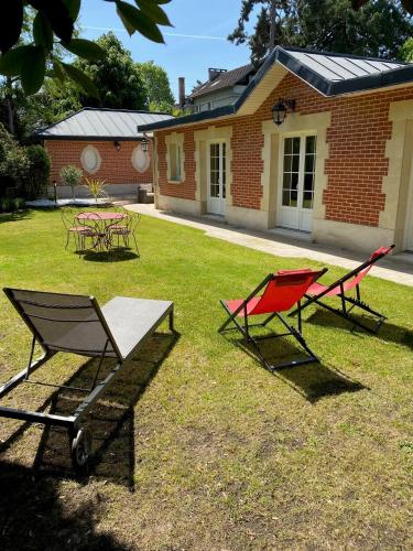 Maison de charme dans un écrin de verdure - Le Vésinet - 15mns de Paris - Location, gîte - Le Vésinet