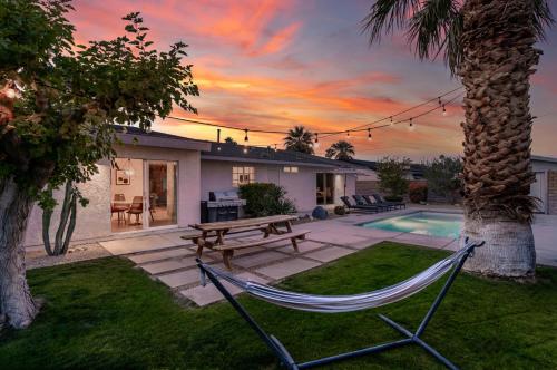 Bonne Idee Private Pool and Spa Home in Palm Springs, USA