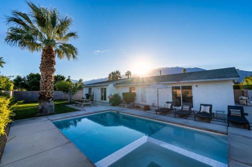 Bonne Idee Private Pool and Spa Home in Palm Springs, USA