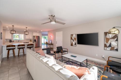 Bonne Idee Private Pool and Spa Home in Palm Springs, USA